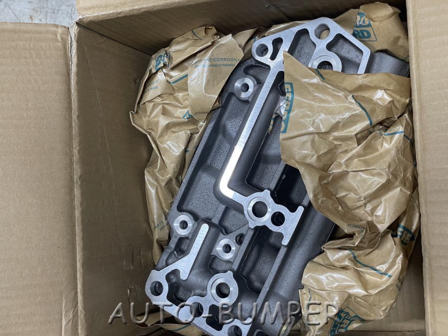 Iveco EuroCargo 1991- Корпус теплообменника 98478459, 98478458UL54